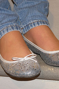 Free picture of a girl wearing ballet flats from BalletFlatsFetish.com - immagine02