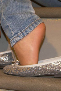 Free picture of a girl wearing ballet flats from BalletFlatsFetish.com - immagine06