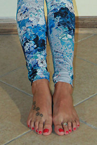 Free picture of a girl wearing ballet flats from BalletFlatsFetish.com - passione-piedi-valeria-caminetto02-06